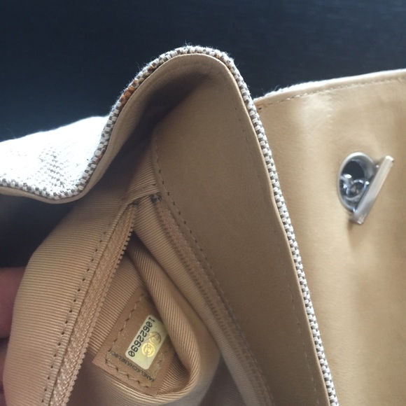 Vintage CHANEL cream color fabric & leather BAG🎉HP - Picture 7 of 10